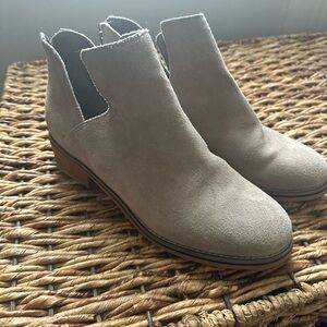 Blondo cut out ankle booties, like new, size 7